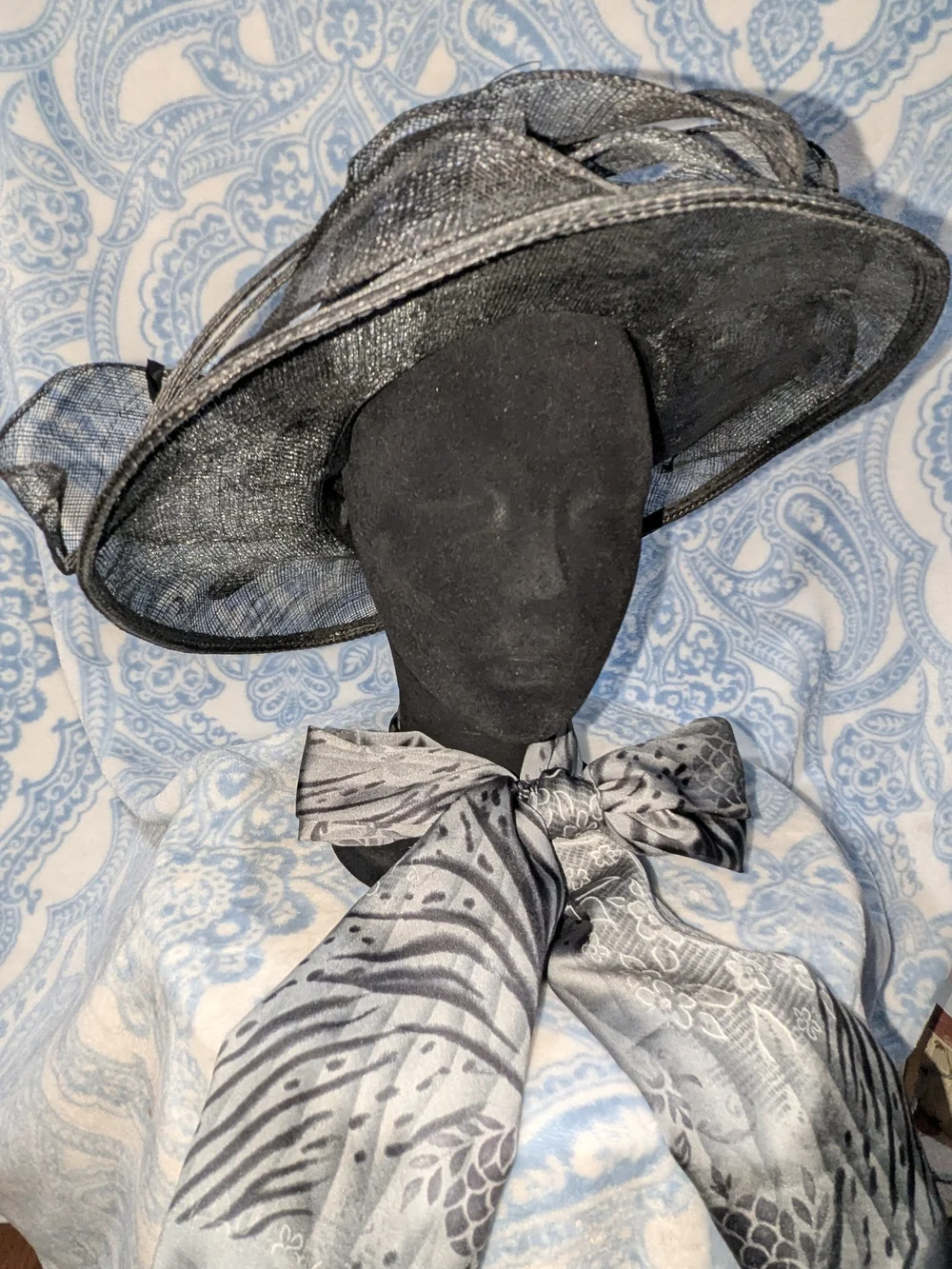 Elegant Women's Black Wide-Brim Hat with Grey Animal Print Matching Scarf